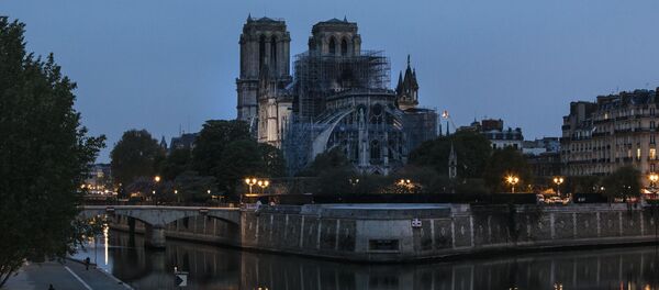 Пожар в соборе Парижской Богоматери - Sputnik Молдова