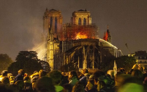 Пожар в соборе Парижской Богоматери - Sputnik Молдова