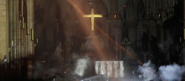 Пожар в соборе Парижской Богоматери - Sputnik Moldova