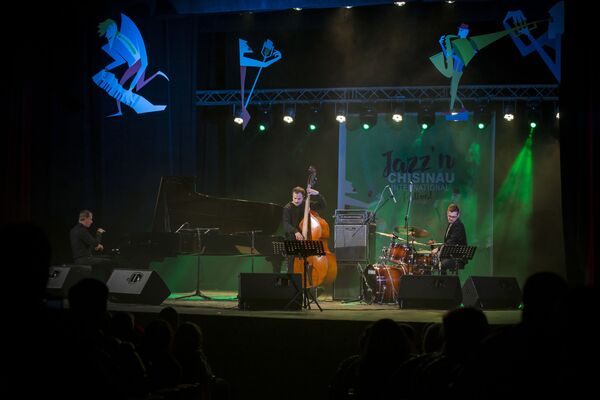 Открывало джазовый фестиваль польское трио - Sputnik Молдова