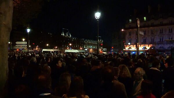 “Это национальная трагедия” - парижане о пожаре в Соборе Парижской Богоматери - Sputnik Молдова