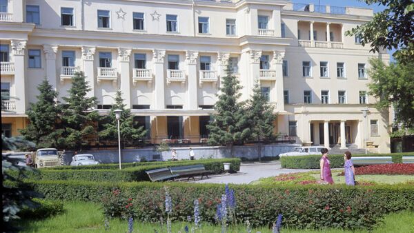 Clădirea hotelului „Moldova” din Chișinău. A fost reconstruită în anul 1950 pe baza clădirii neterminate a Adunării Ofițerilor, anii `30, sec. XX.  - Sputnik Moldova