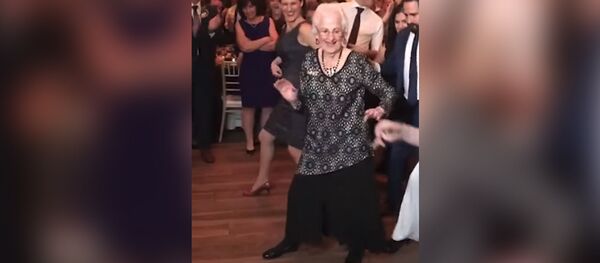 96 Year Old Nan Dances 96 Year Old Nan Dances - Sputnik Молдова