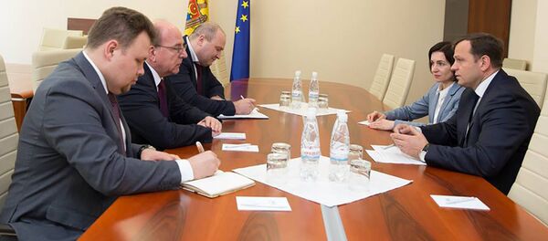 Лидеры блока ACUM Майя Санду и Андрей Нэстасе встретились с послом России в Молдове Олегом Васнецовым Лидеры блока ACUM Майя Санду и Андрей Нэстасе встретились с послом России в Молдове Олегом Васнецовым - Sputnik Молдова