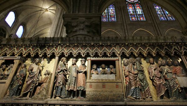 Sculpturi din lemn în interiorul catedralei Notre-Dame din Paris  - Sputnik Moldova