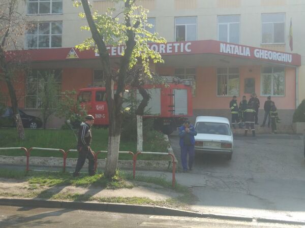 Ultima oră: Incendiu la un liceu din sectorul Râșcani: A avut loc evacuarea elevilor Ultima oră: Incendiu la un liceu din sectorul Râșcani: A avut loc evacuarea elevilor - Sputnik Moldova