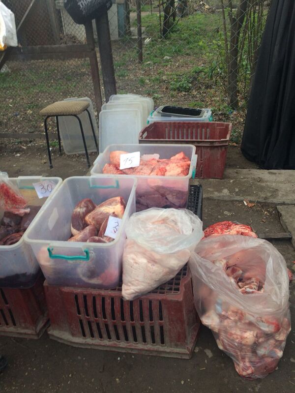 La Bălți, mai rău decât la Chișinău: Iată ce carne se vinde înainte de sărbători - Foto La Bălți, mai rău decât la Chișinău: Iată ce carne se vinde înainte de sărbători - Foto - Sputnik Moldova