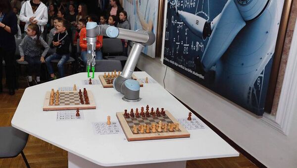 Робот играет в шахматы - Sputnik Молдова