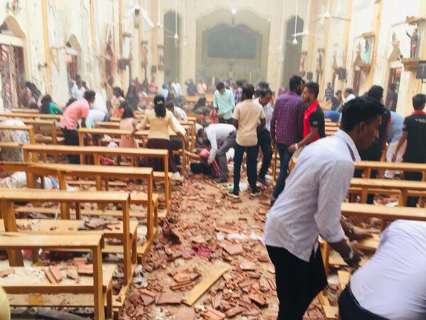 Atac terorist: Imagini cu interiorul bisericii din Sri Lanka devastate de explozie - VIDEO Atac terorist: Imagini cu interiorul bisericii din Sri Lanka devastate de explozie - VIDEO - Sputnik Moldova-România