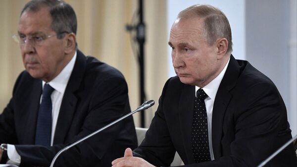 Президент России Владимир Путин во время российско-корейских переговоров в широком составе  - Sputnik Молдова