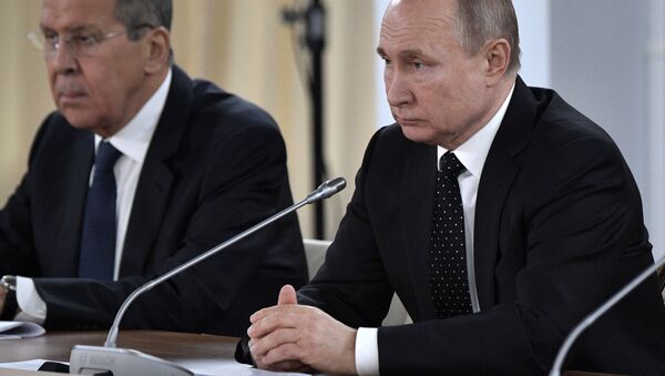 Президент России Владимир Путин во время российско-корейских переговоров в широком составе  - Sputnik Moldova-România