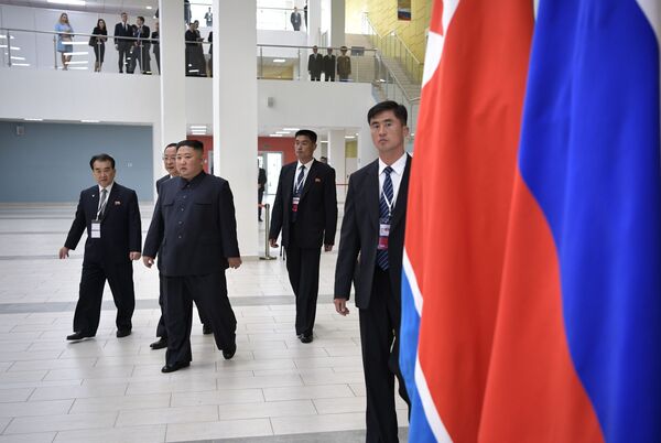 Лидер КНДР Ким Чен Ын в кампусе ДВФУ на острове Русский - Sputnik Молдова