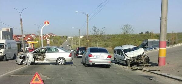 Accident grav în Capitală – Două persoane au ajuns la spital Accident grav în Capitală – Două persoane au ajuns la spital - Sputnik Moldova