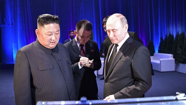 Президент РФ В. Путин встретился с лидером КНДР Ким Чен Ыном - Sputnik Moldova-România