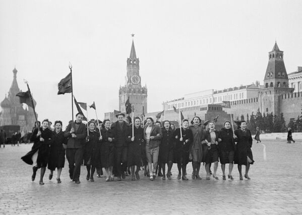 Утром 9 мая 1945 года на Красной площади - Sputnik Молдова