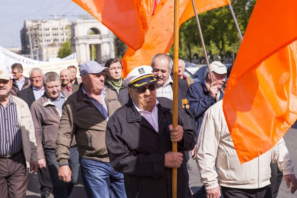Oameni la Marșul Memoriei: Comemorarea la Chișinău a victimelor catastrofei de la Cernobîl - Sputnik Moldova