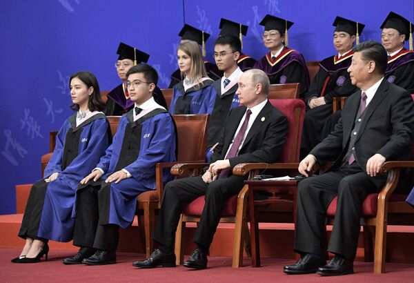Putin a primit titlul doctor honoris causa în China Putin a primit titlul doctor honoris causa în China - Sputnik Moldova-România