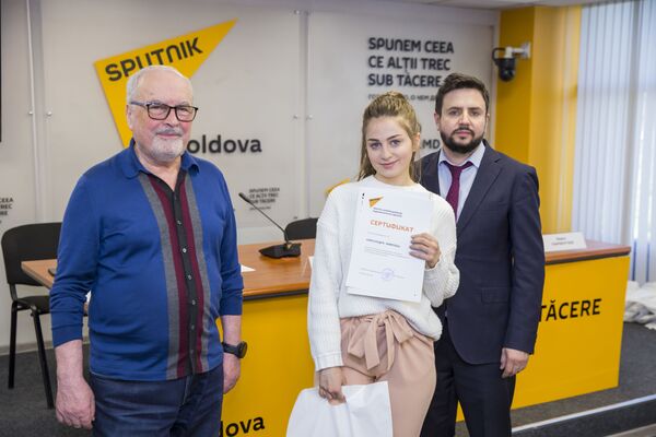 Церемония вручения сертификатов об окончании второго сезона Школы инновационной журналистики Sputnik - Sputnik Молдова