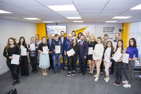Церемония вручения сертификатов об окончании второго сезона Школы инновационной журналистики Sputnik - Sputnik Молдова