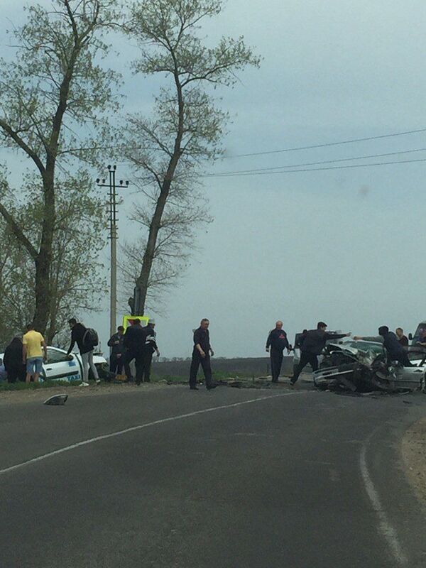 Ужасное ДТП вблизи Дрокии: лобовое столкновение двух автомобилей - фото - Sputnik Молдова