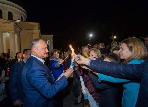 Президент Игорь Додон поздравил жителей Молдовы со светлым праздником Пасхи - Sputnik Молдова