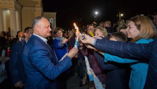Президент Игорь Додон поздравил жителей Молдовы со светлым праздником Пасхи - Sputnik Молдова