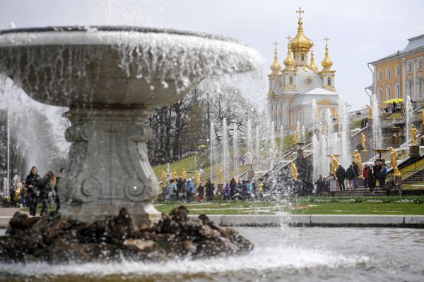 Если посмотреть на фонтаны Петергофа в комплексе - дух захватывает от красоты.  - Sputnik Молдова