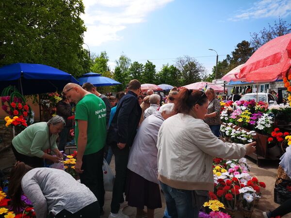 Кишиневское кладбище превратили в проезжую часть - 100 строк о наболевшем Кишиневское кладбище превратили в проезжую часть - 100 строк о наболевшем - Sputnik Молдова