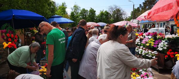 Ажиотаж на кладбище в поминальные дни Ажиотаж на кладбище в поминальные дни - Sputnik Молдова