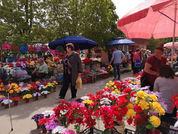 Кишиневское кладбище превратили в проезжую часть - 100 строк о наболевшем Кишиневское кладбище превратили в проезжую часть - 100 строк о наболевшем - Sputnik Молдова