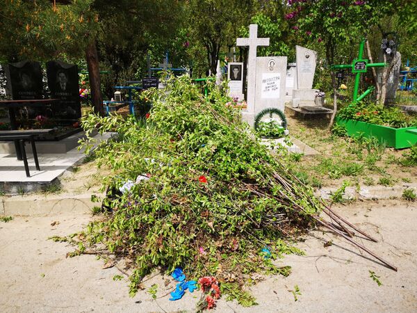 Кишиневское кладбище превратили в проезжую часть - 100 строк о наболевшем Кишиневское кладбище превратили в проезжую часть - 100 строк о наболевшем - Sputnik Молдова