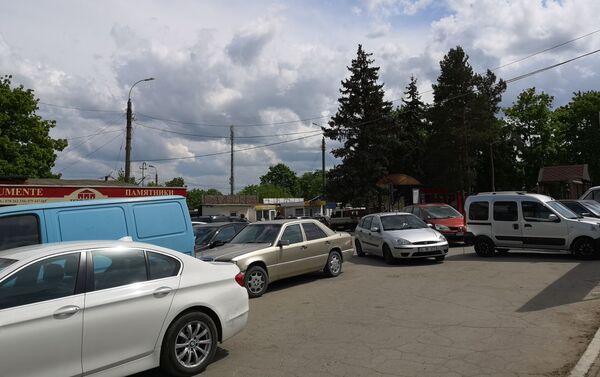 Автомобили на кладбище Святого Лазаря - Sputnik Молдова
