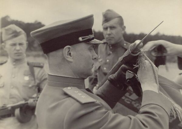 Парад в честь Победы. Германия, Штраусберг, 10 мая 1945 г. - Sputnik Молдова