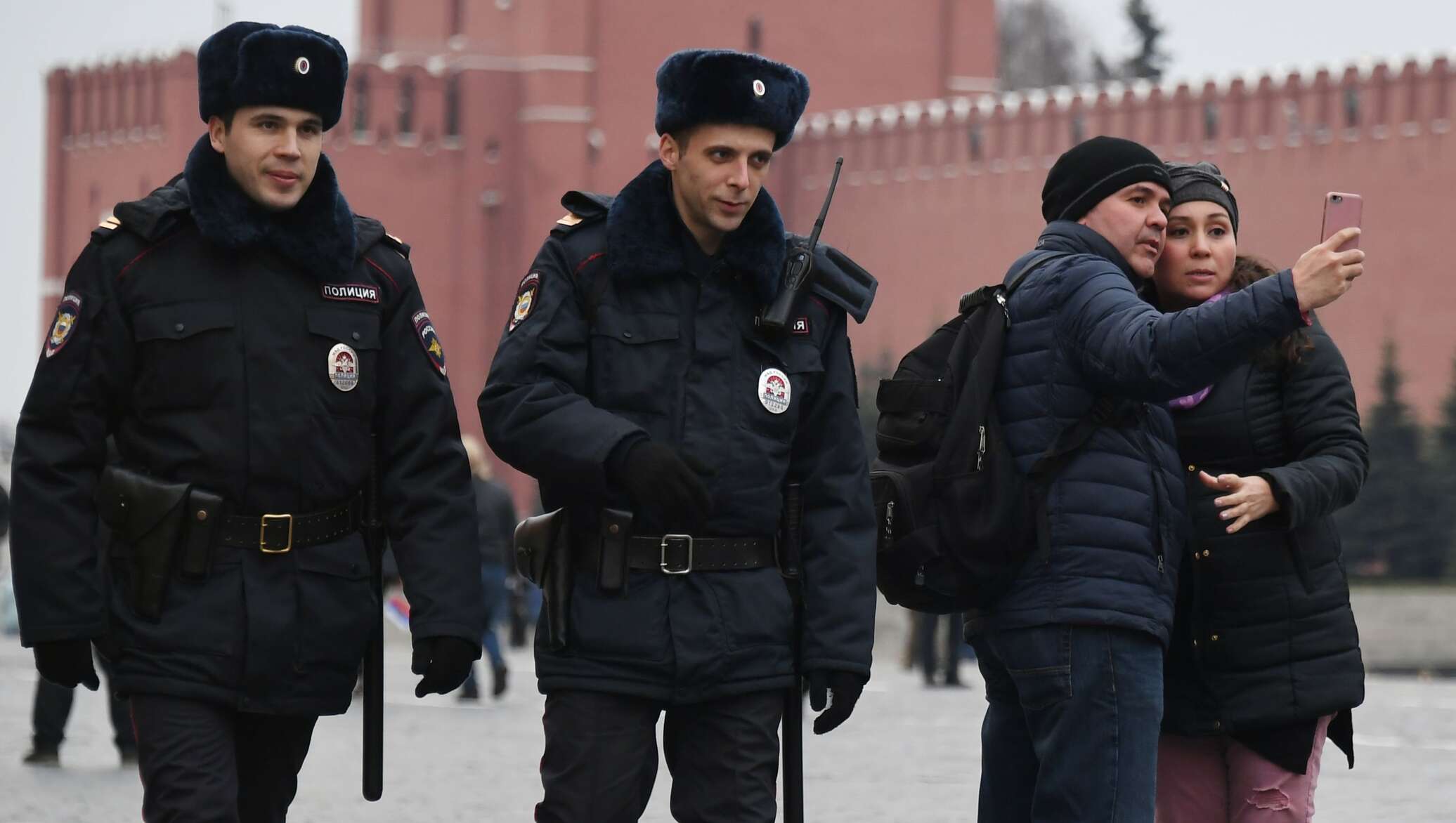 Палицая. Полицейские на красной площади. Туристическая полиция России. Туристическая полиция Москва. Туристическая полиция форма.