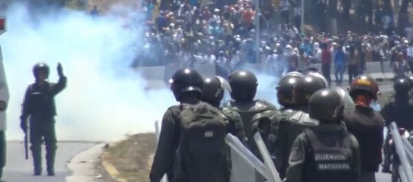 Демонстрации венесуэльцев после попытки госпереворота Демонстрации венесуэльцев после попытки госпереворота - Sputnik Молдова