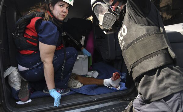 Раненый в столкновении с Национальной гвардией Венесуэлы в Альтамире, районе Каракаса - Sputnik Молдова