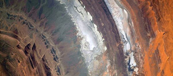 Вид из космоса на структуру Ришат в пустыне Сахара Вид из космоса на структуру Ришат в пустыне Сахара - Sputnik Moldova