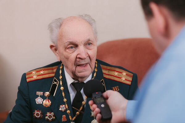 Молдавский ветеран, для которого 9 мая - двойной праздник: как он спасал людей Молдавский ветеран, для которого 9 мая - двойной праздник: как он спасал людей - Sputnik Молдова