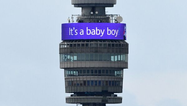Un banner E băiat pe Turnul BT din Londra - Sputnik Молдова