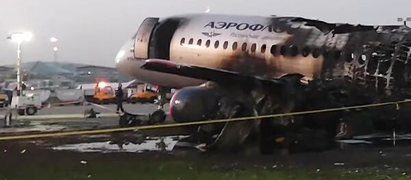 Следственные действия на месте аварийной посадки самолёта в аэропорту Шереметьево - Sputnik Молдова