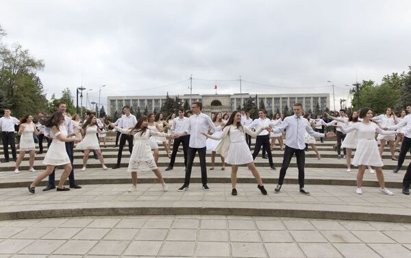 Flashmob-ul „Valsul Victoriei” la Chișinău, 2019 - Sputnik Moldova