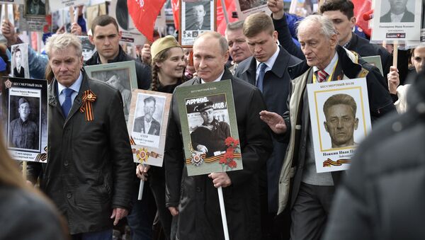 Președintele Rusiei, Vladimir Putin, participă la acțiunea „Regimentul nemuritor” - Sputnik Moldova
