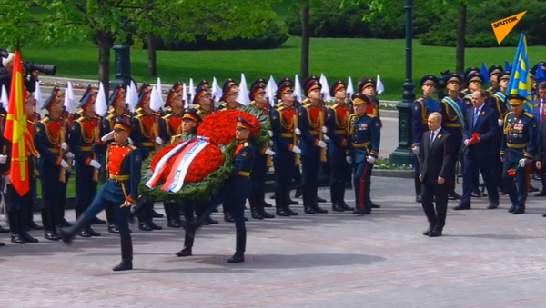 Церемония возложения цветов к Могиле Неизвестного солдата - Sputnik Moldova