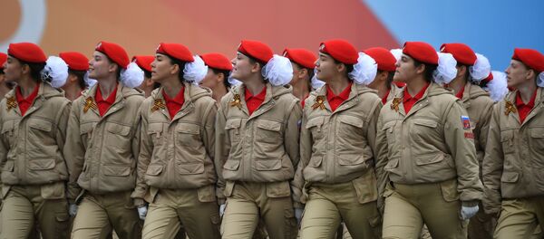 Парадный расчет Всероссийского детско-юношеского военно-патриотического общественного движения Юнармия на военном параде на Красной площади - Sputnik Молдова