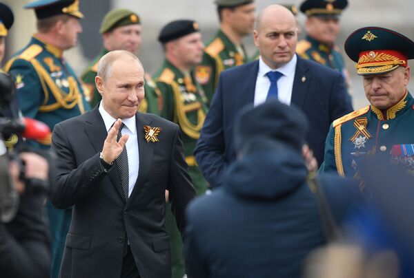 Президент РФ Владимир Путин на Параде Победы на Красной площади - Sputnik Молдова