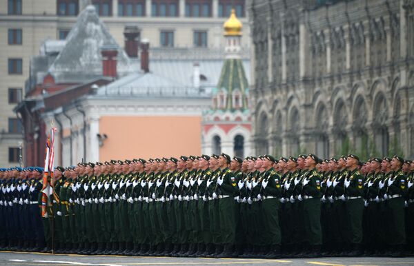 Военнослужащие на военном параде на Красной площади, посвящённом 74-й годовщине Победы в Великой Отечественной войне - Sputnik Молдова