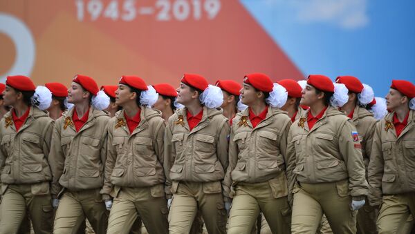 Efectivul mișcării militaro-patriotice pentru copii și tineret din Rusia „Iunarmia” („Armata tânără”) la parada militară din Piața Roșie, consacrată aniversării a 74-a a Victoriei în Marele Război pentru Apărarea Patriei - Sputnik Moldova