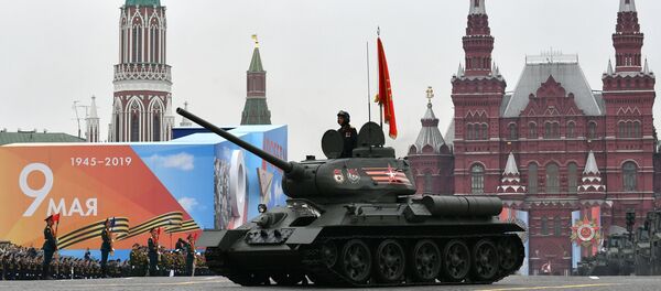 Танк Т-34-85 на военном параде на Красной площади, посвящённом 74-й годовщине Победы в Великой Отечественной войне - Sputnik Молдова