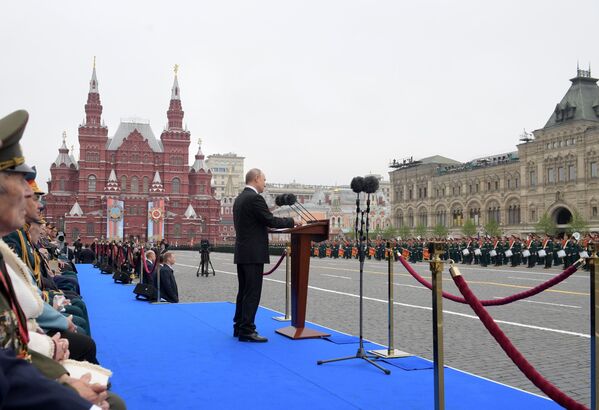 Președintele Federației Ruse, Vladimir Putin, la parada militară din Piața Roșie, 9 mai 2019 - Sputnik Moldova