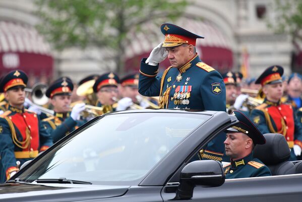 Ministrul Apărării al Federației Ruse, Serghei Șoigu, la parada militară din Piața Roșie, 9 mai 2019 - Sputnik Moldova